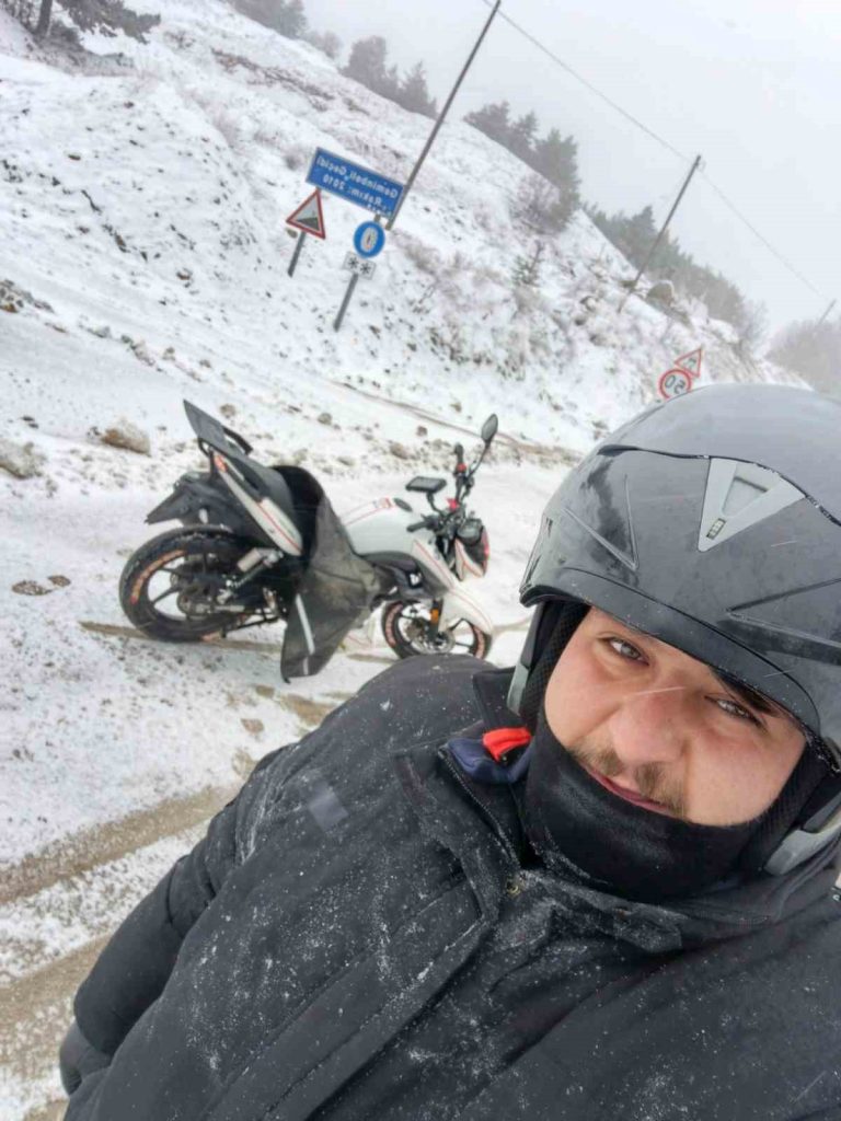 Sivas'ta Bir İşçinin Günlük 270 Kilometrelik Motosiklet Yolculuğu Hikayesi