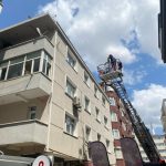 Küçükçekmece’de Yıkımı Tamamlanan Binanın Bir Kısmı Aniden Çöktü