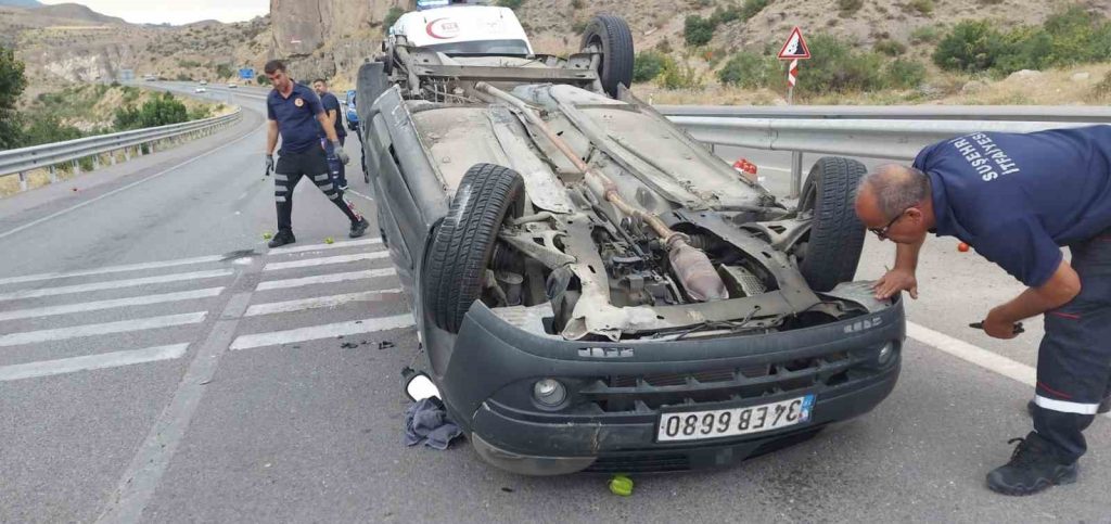 Sivas Suşehri'nde Lastik Patlaması Nedeniyle Meydana Gelen Trafik Kazası ve Takla Atan Araç